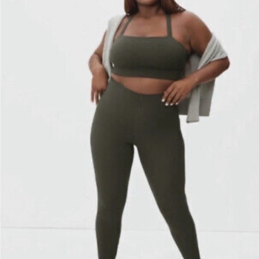 Everlane Perform Legging in Dark Green